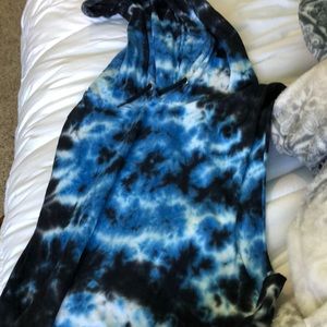 Sleeveless hooded shirt